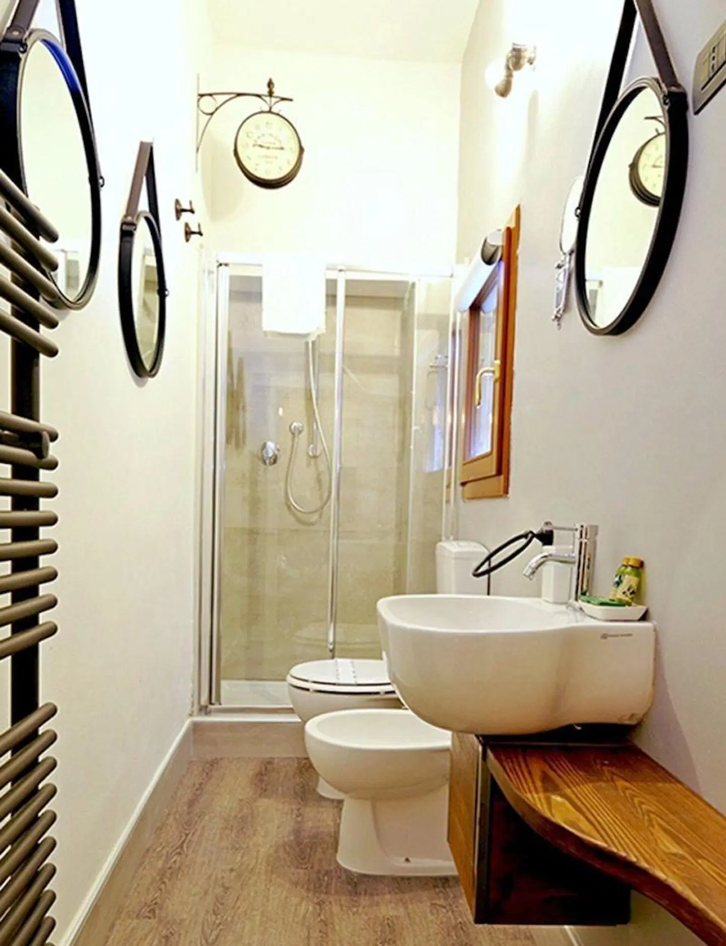 Steam House - Room & Breakfast Badezimmer