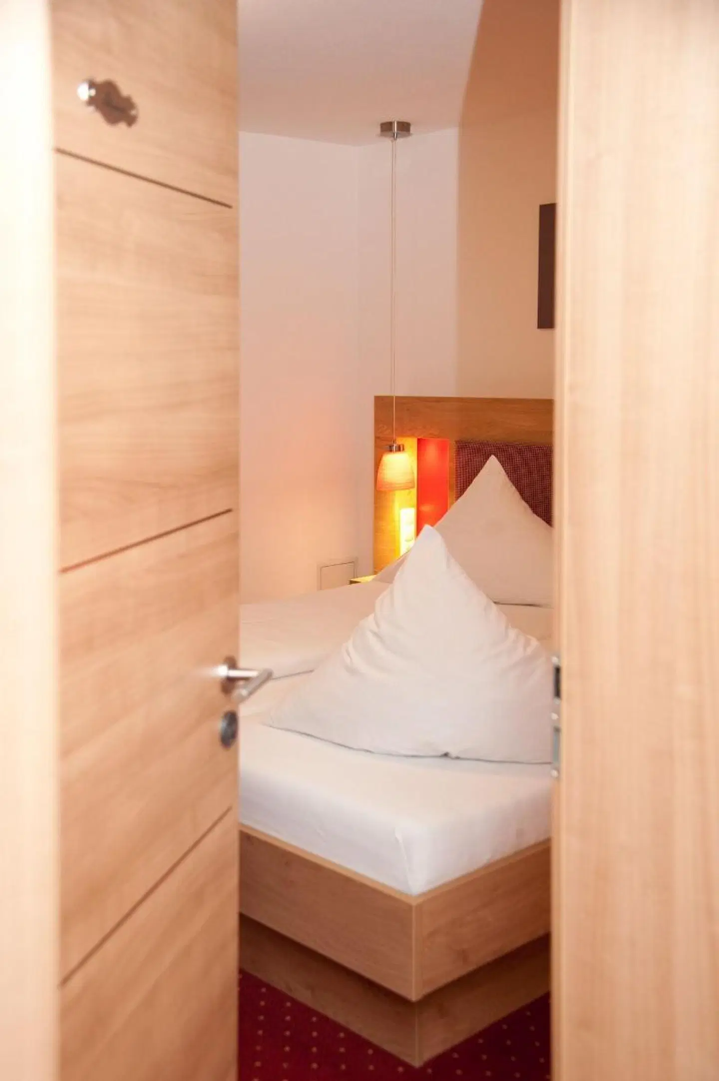 Hutzenthaler ROOM_EXAMPLE