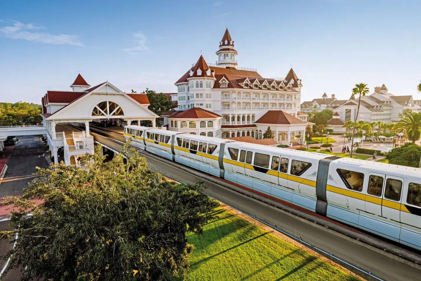 Disney's Grand Floridian Resort & Spa EXTERIOR