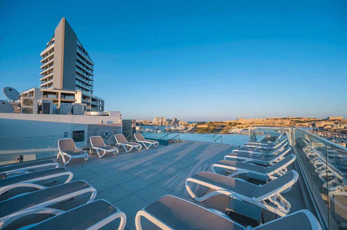 Grands Suites Hotel Residences & Spa OUTDOOR_POOL