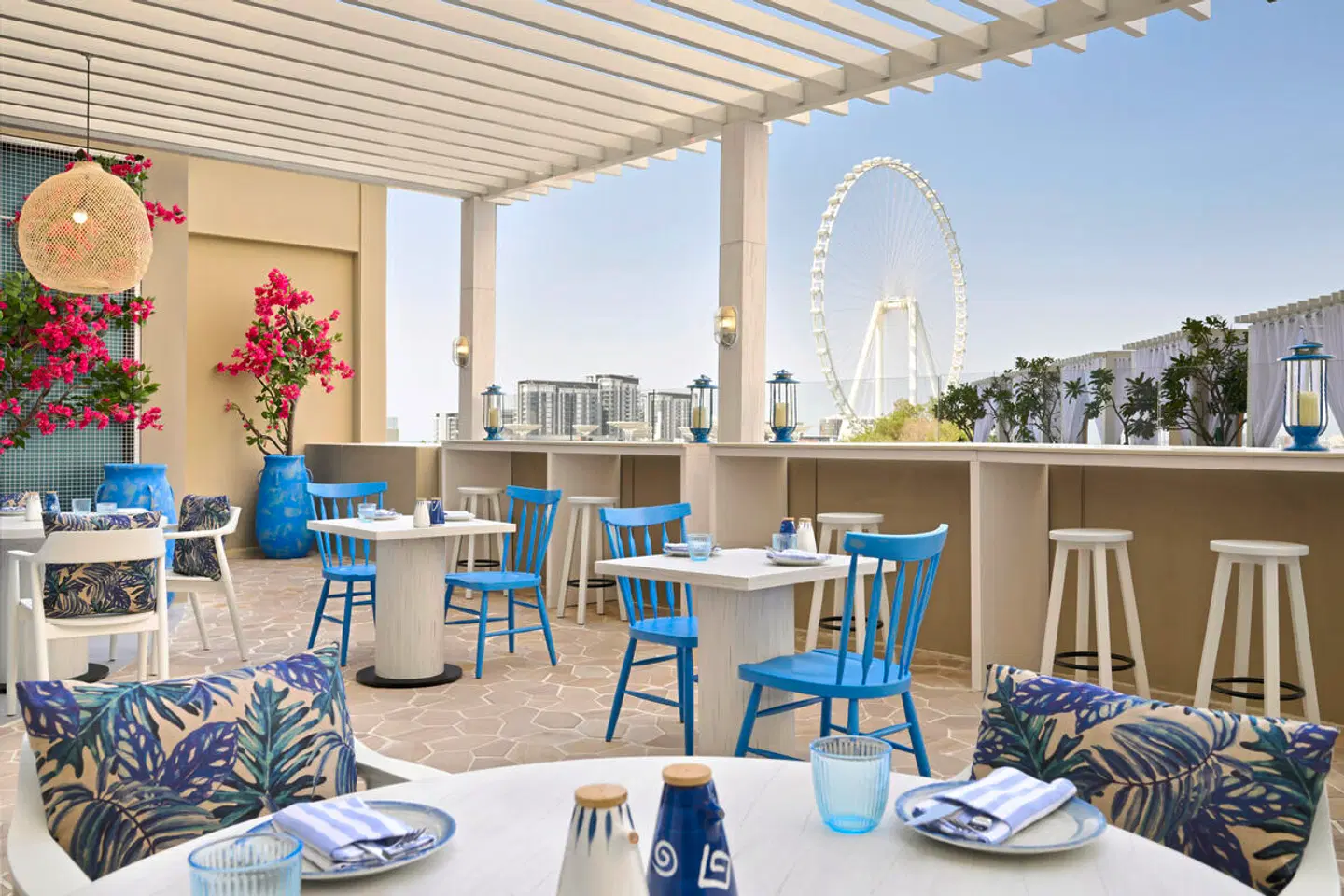 JA Ocean View Hotel Terrasse