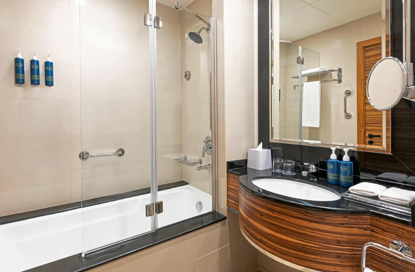Four Points by Sheraton Bur Dubai Badezimmer