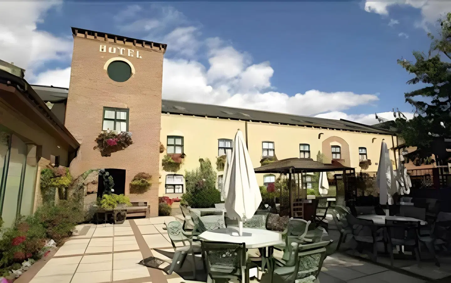 Corn Mill Lodge Hotel Terrasse