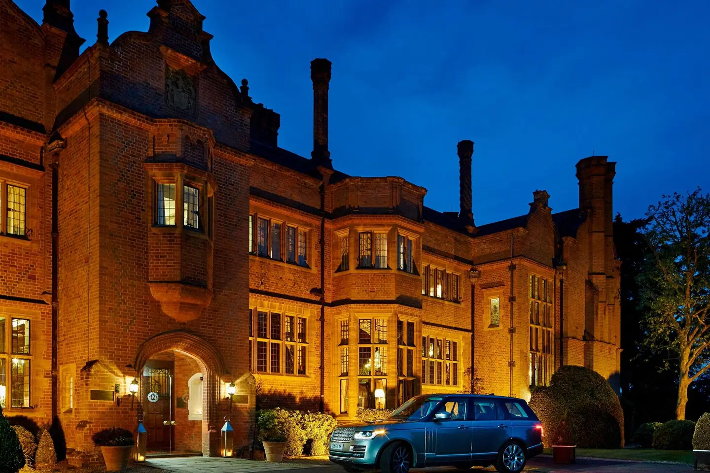 Hanbury Manor Marriott & Country Club EXTERIOR
