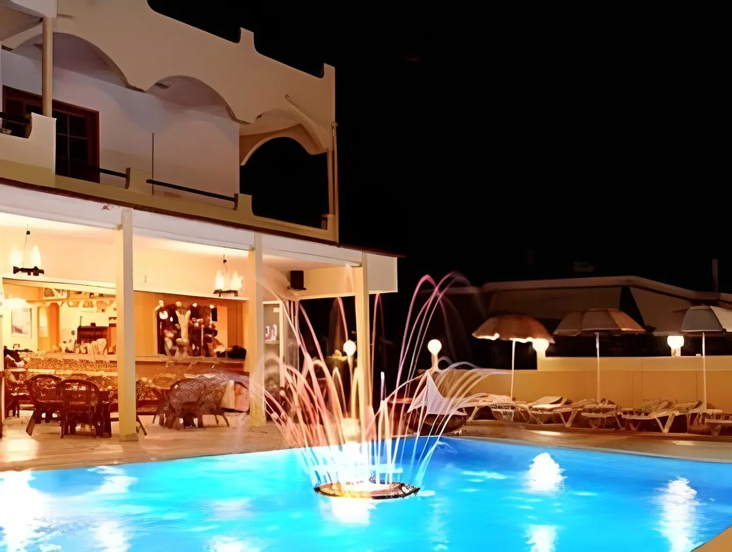 Esmeralda Hotel OUTDOOR_POOL