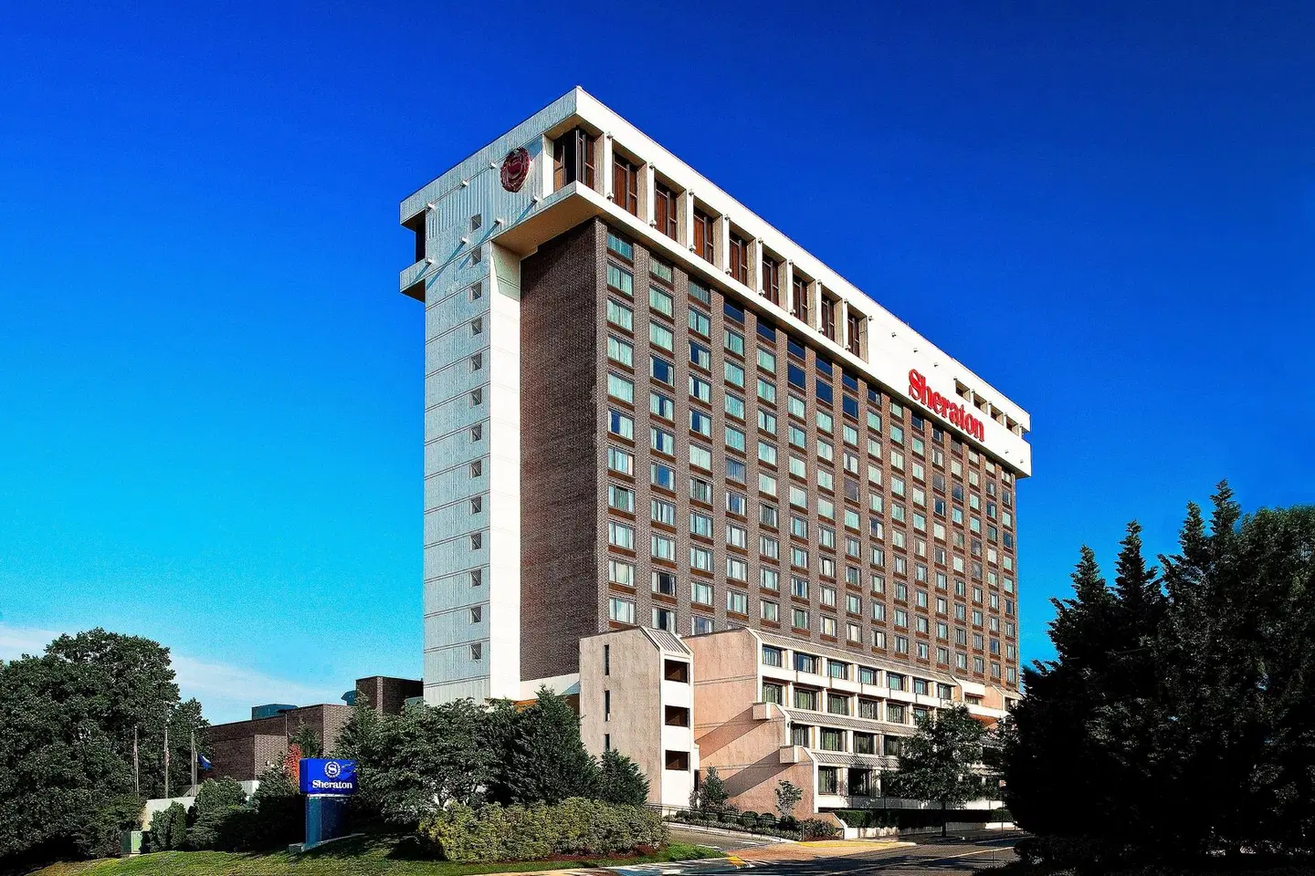 Sheraton Pentagon City EXTERIOR