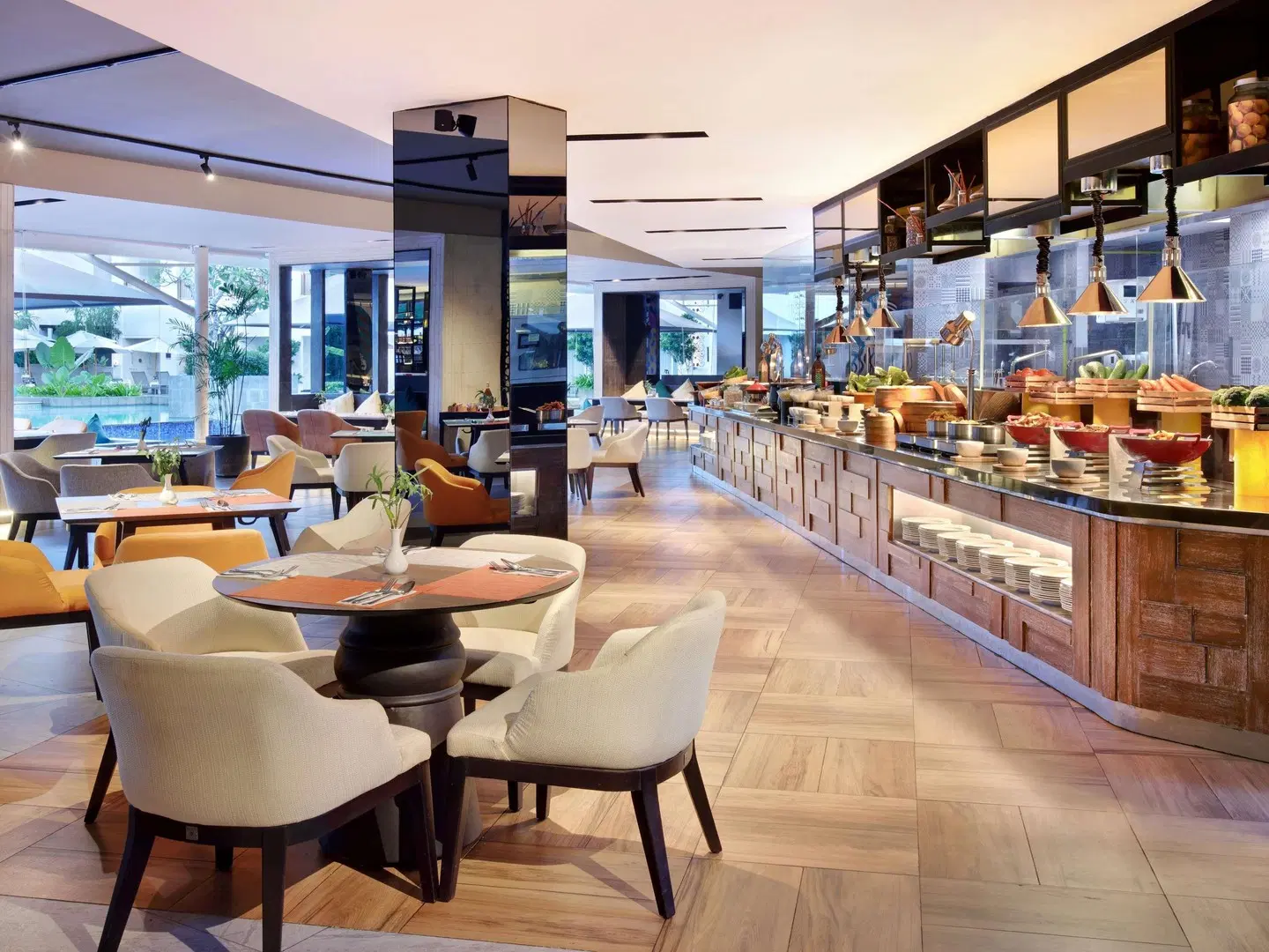 Grand Mercure Bali Seminyak Bar