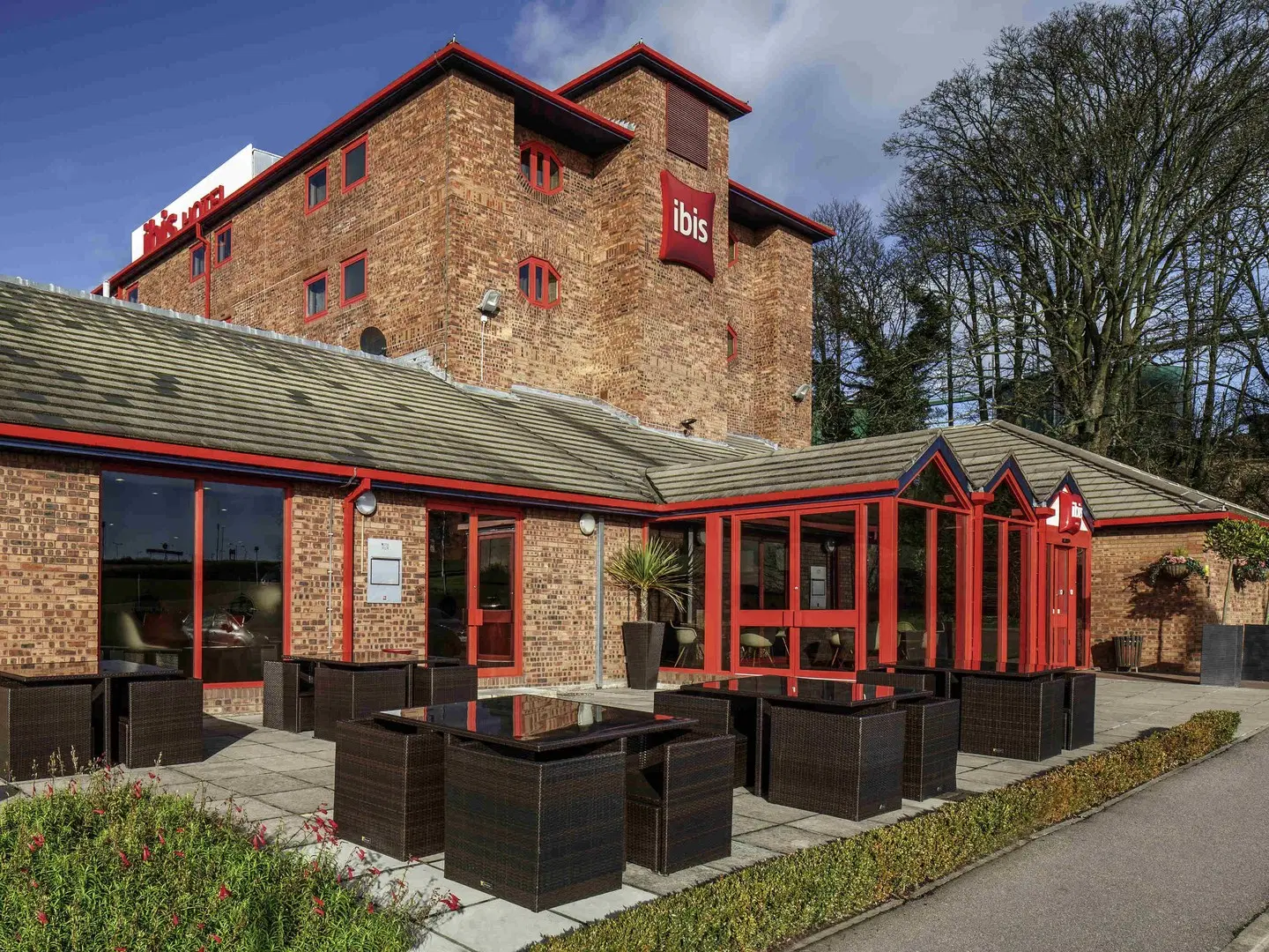 ibis London Luton Airport EXTERIOR
