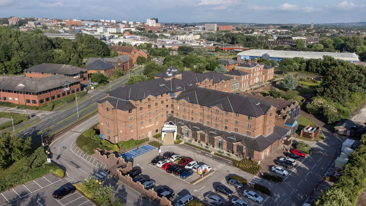 DoubleTree by Hilton Stoke on Trent EXTERIOR