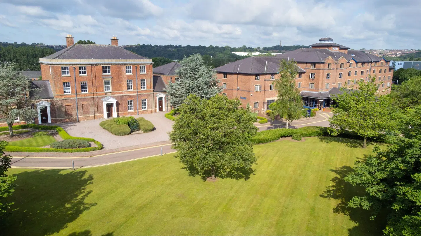 DoubleTree by Hilton Stoke on Trent EXTERIOR