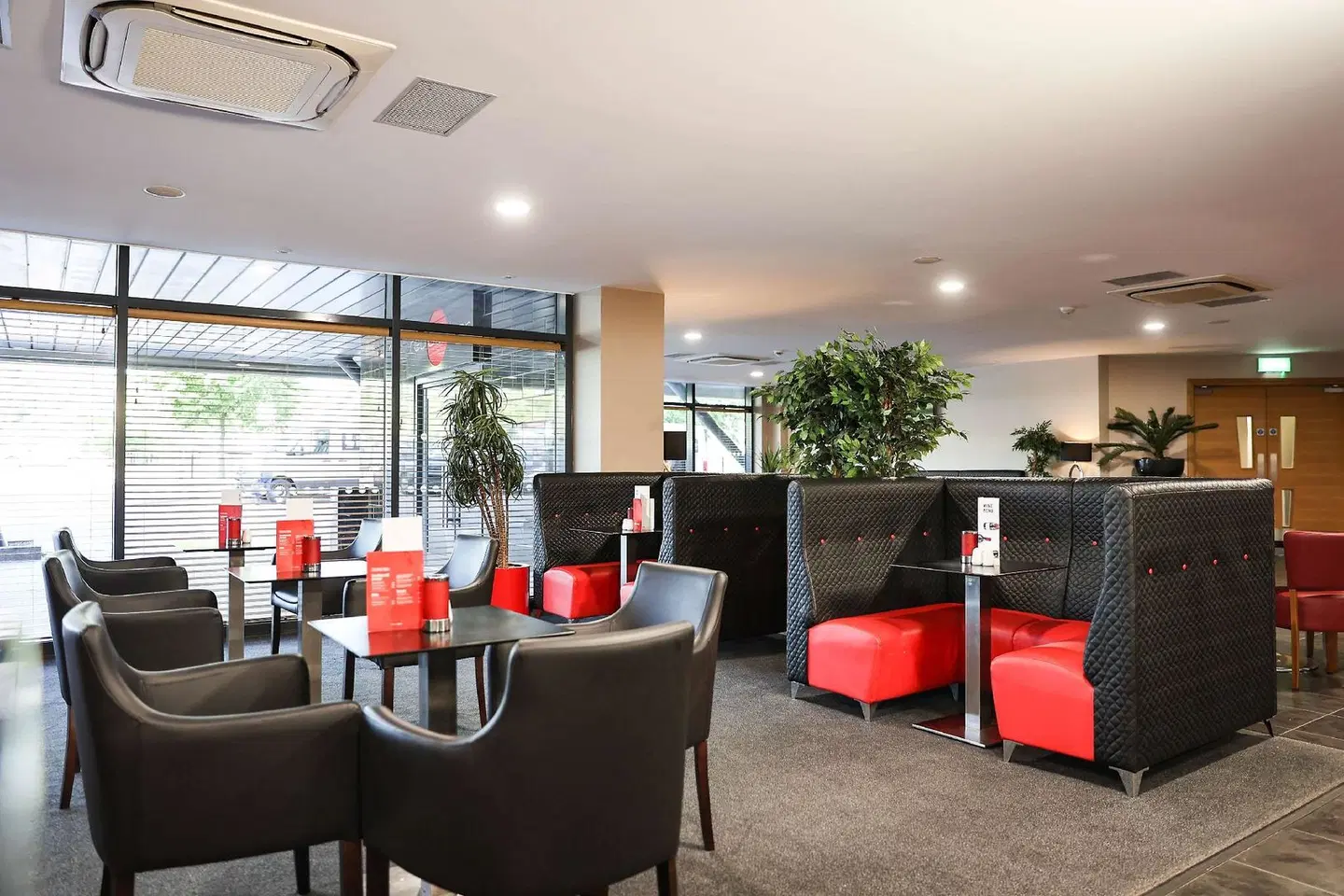 DoubleTree by Hilton Hotel Milton Keynes Bar