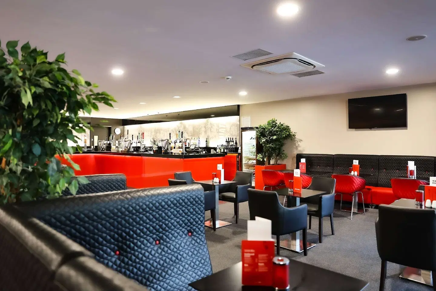DoubleTree by Hilton Hotel Milton Keynes Bar