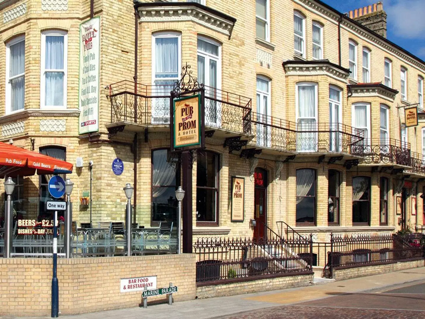 Prom Hotel EXTERIOR