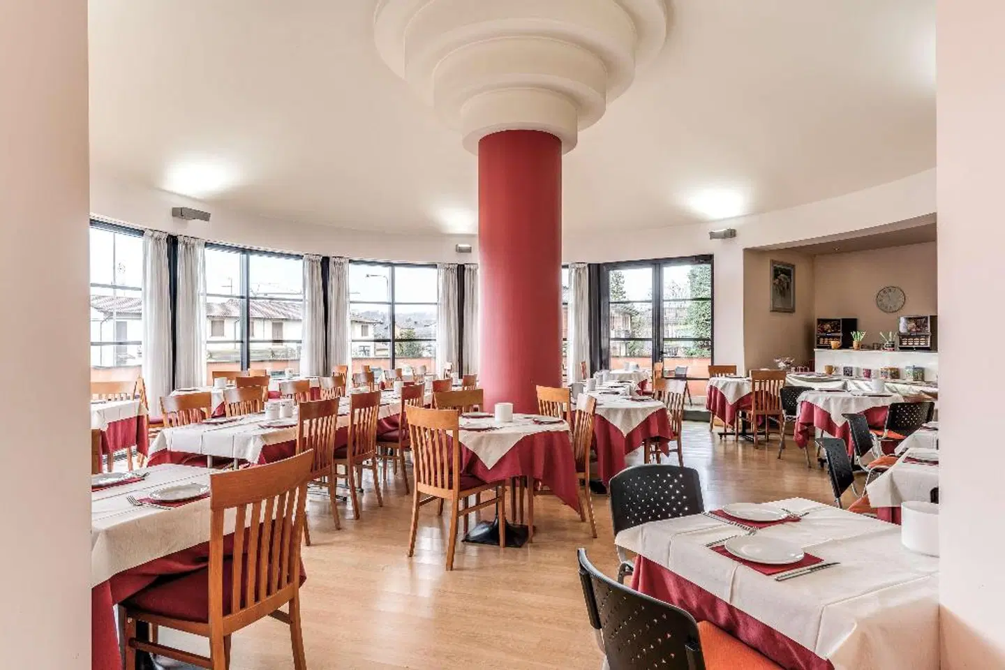 Luna Hotel Motel Airport Restaurant