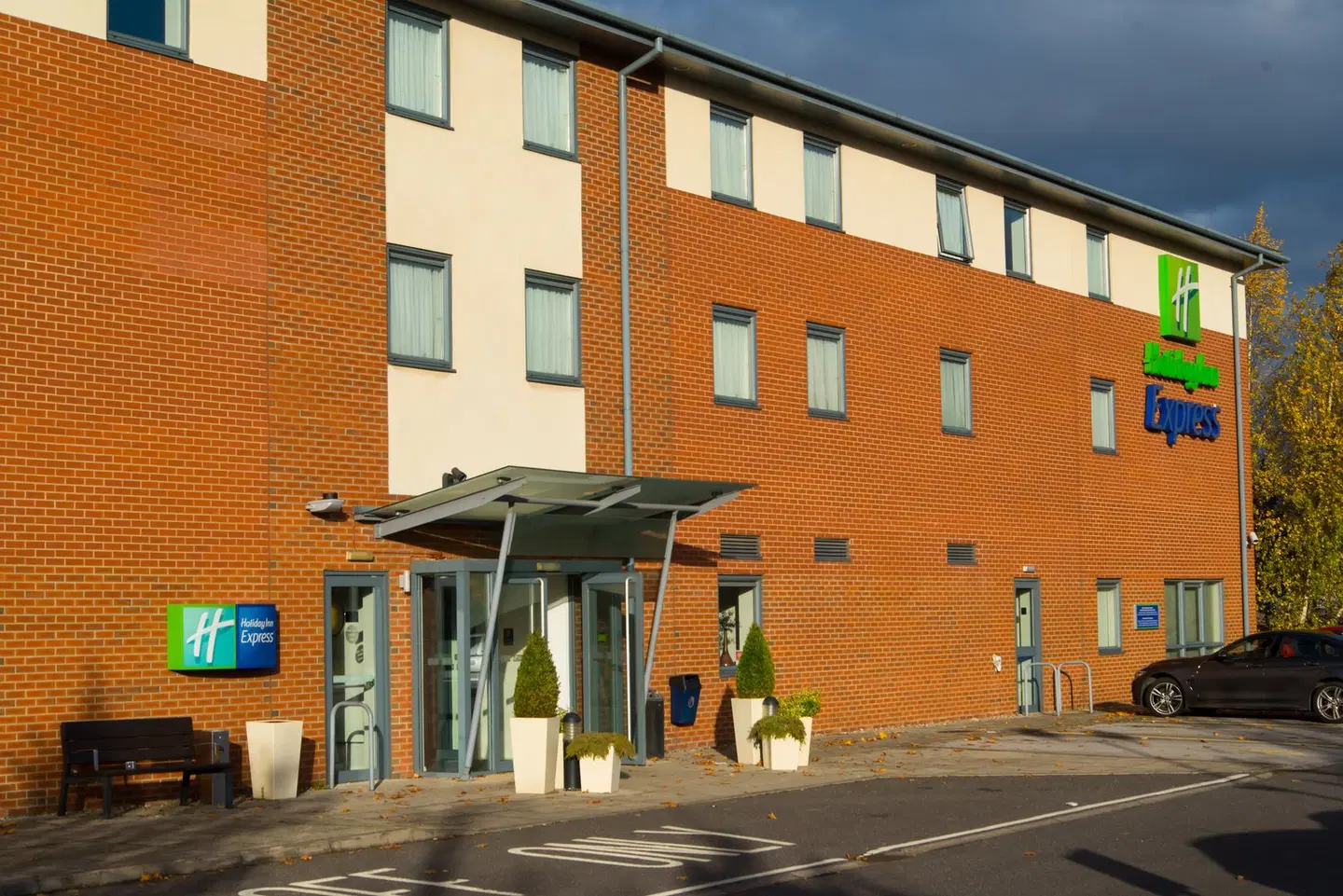 Holiday Inn Express Bedford by IHG EXTERIOR