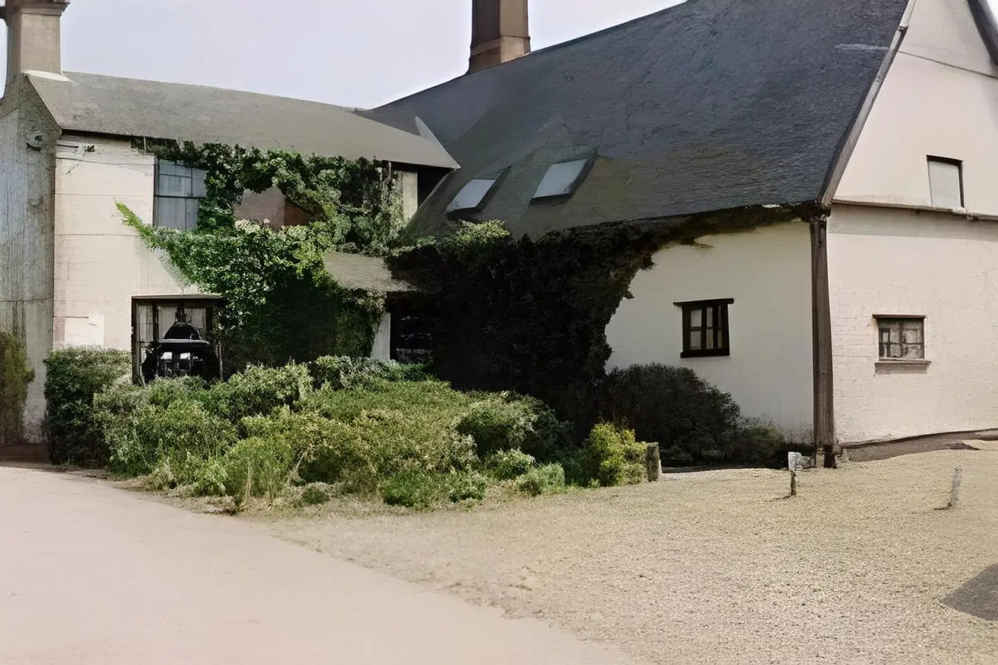 Six Bells Inn EXTERIOR