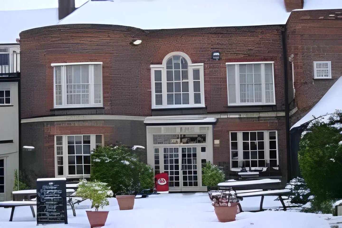 Old Bull Inn EXTERIOR