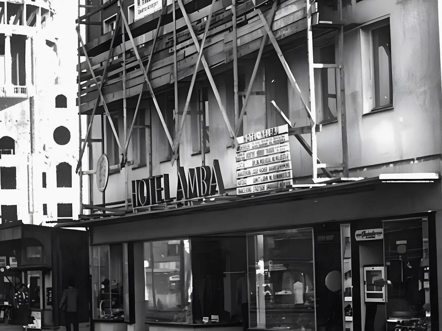 Hotel Amba EXTERIOR