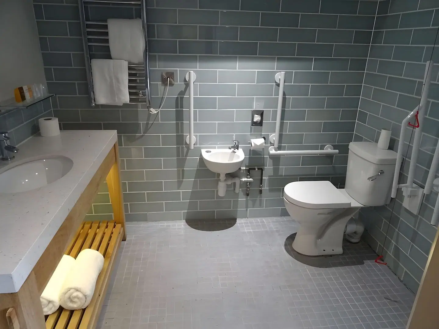 The Boathouse Inn & Riverside Rooms Badezimmer