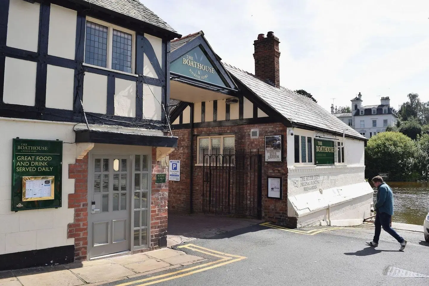 The Boathouse Inn & Riverside Rooms EXTERIOR
