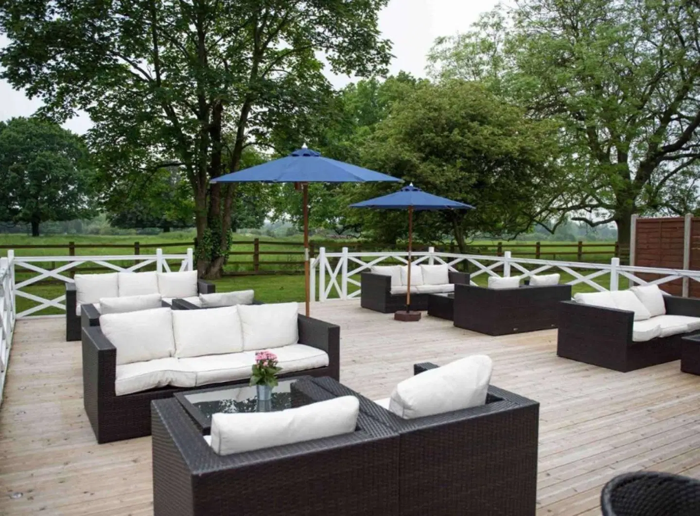 Woughton House Hotel Terrasse