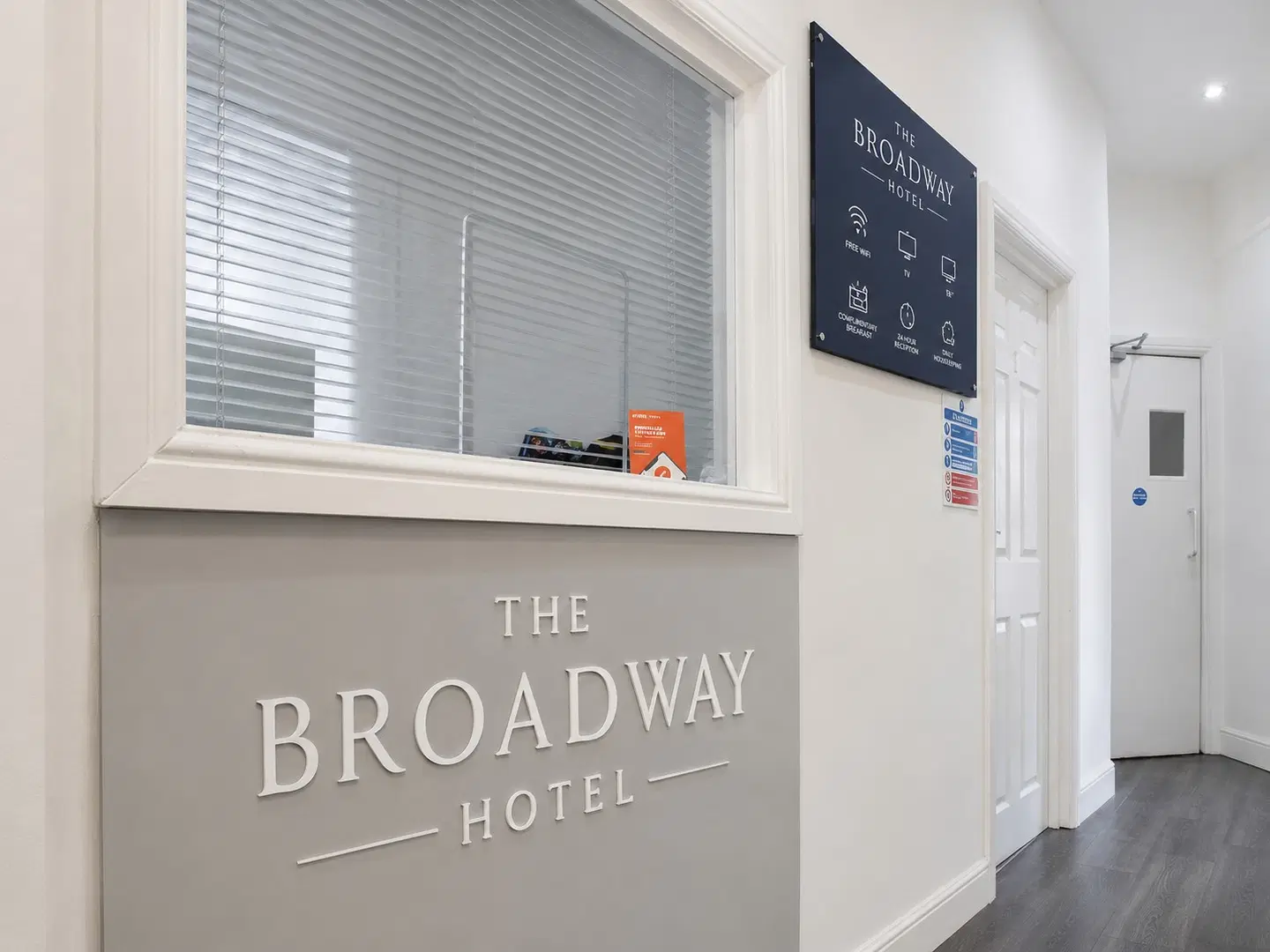 The Broadway Hotel EXTERIOR