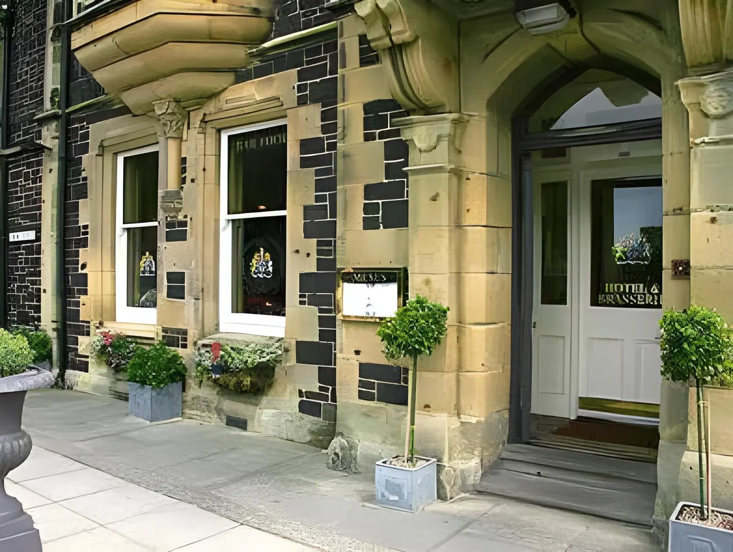 The Victoria Hotel EXTERIOR