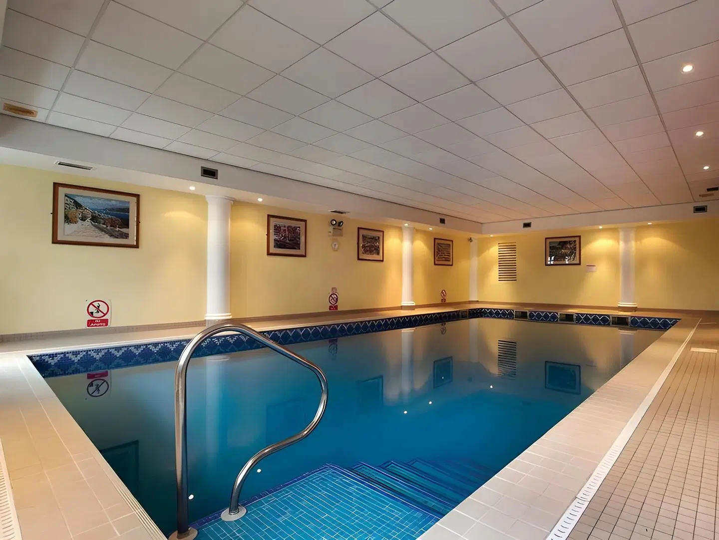 Best Western Kilima Hotel Hallenbad