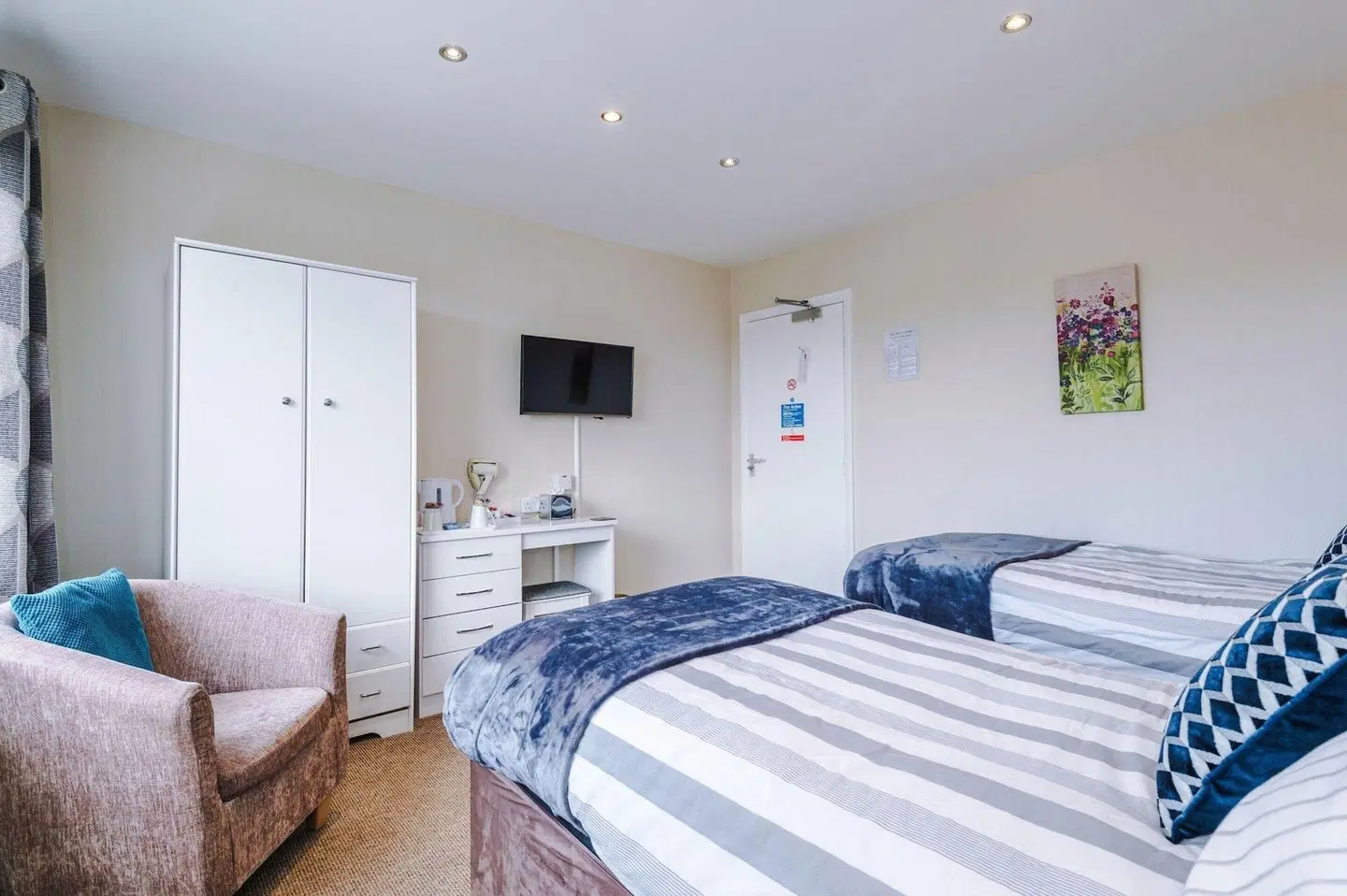 Holcombe Guest House ROOM_EXAMPLE