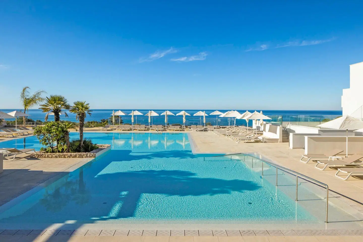 Wyndham Grand Carvoeiro Algarve OUTDOOR_POOL