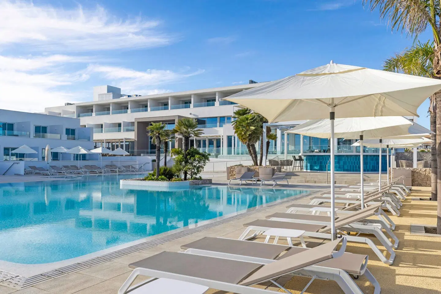 Wyndham Grand Carvoeiro Algarve OUTDOOR_POOL