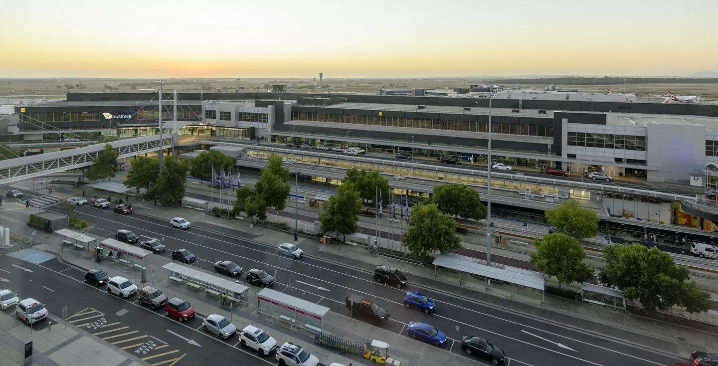 Holiday Inn Melbourne Airport EXTERIOR