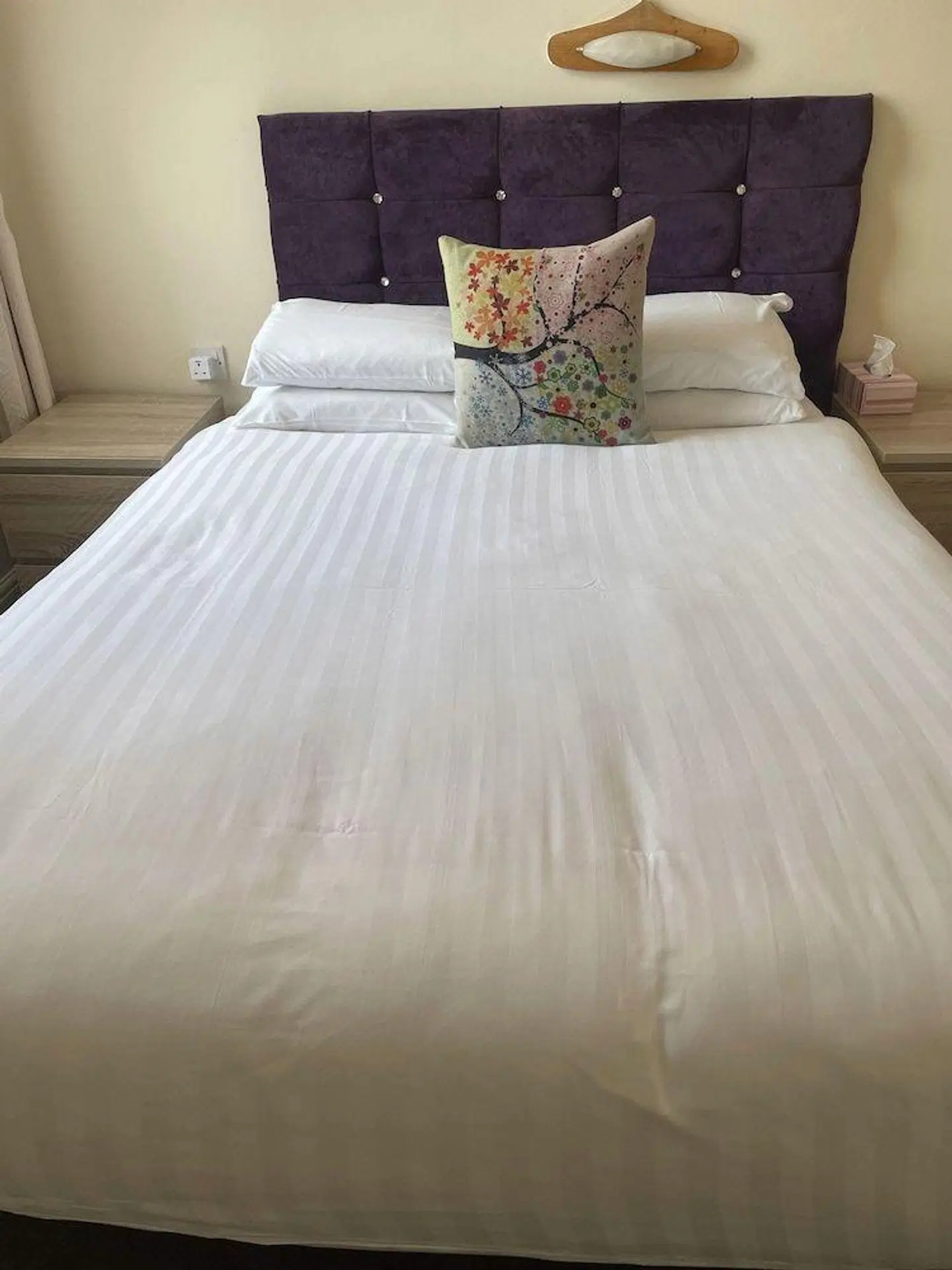 Diamonds Inn ROOM_EXAMPLE