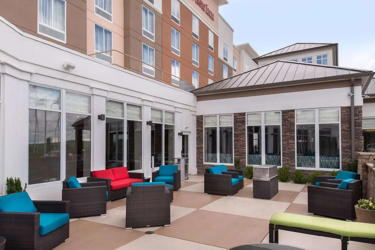Hilton Garden Inn Bristol EXTERIOR