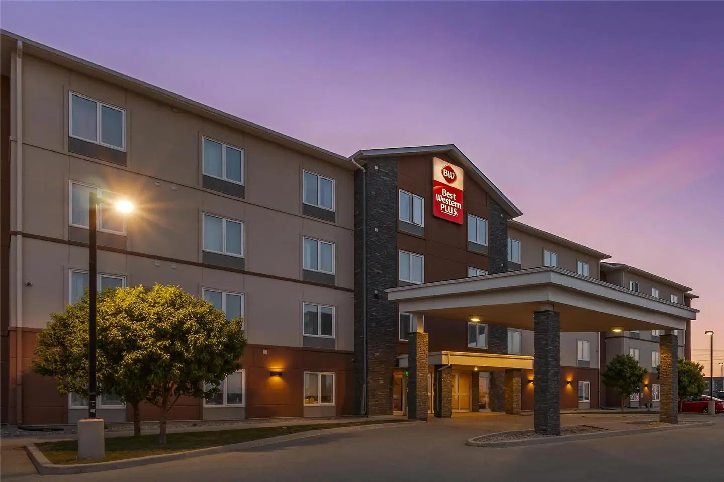 Best Western Plus Winnipeg West EXTERIOR