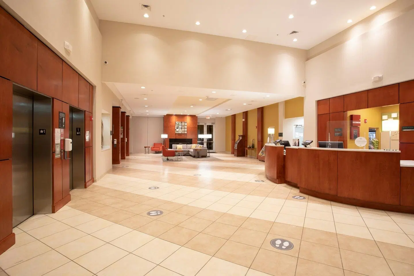 Holiday Inn Winchester SE-Historic Gateway by IHG LOUNGE_LOBBY