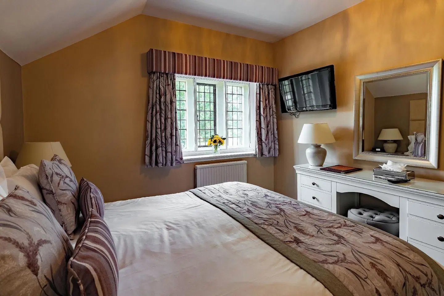 Mallyan Spout Hotel ROOM_EXAMPLE