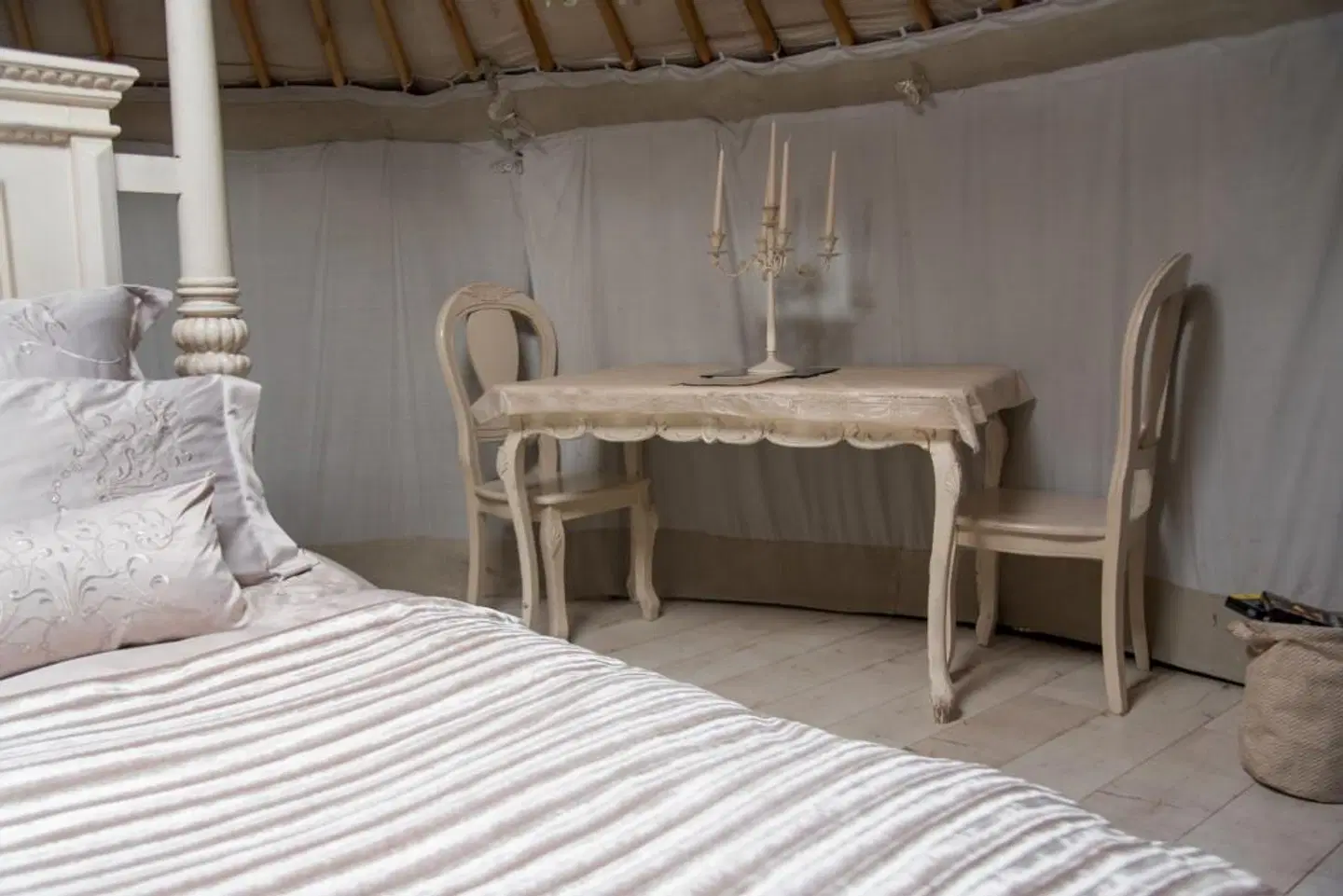 Lincoln Yurts ROOM_EXAMPLE