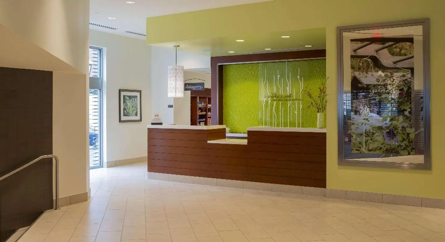 Hilton Garden Inn Alexandria Old Town National Harbor LOUNGE_LOBBY