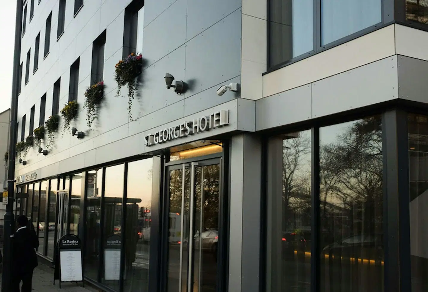 St George's Hotel - Wembley EXTERIOR
