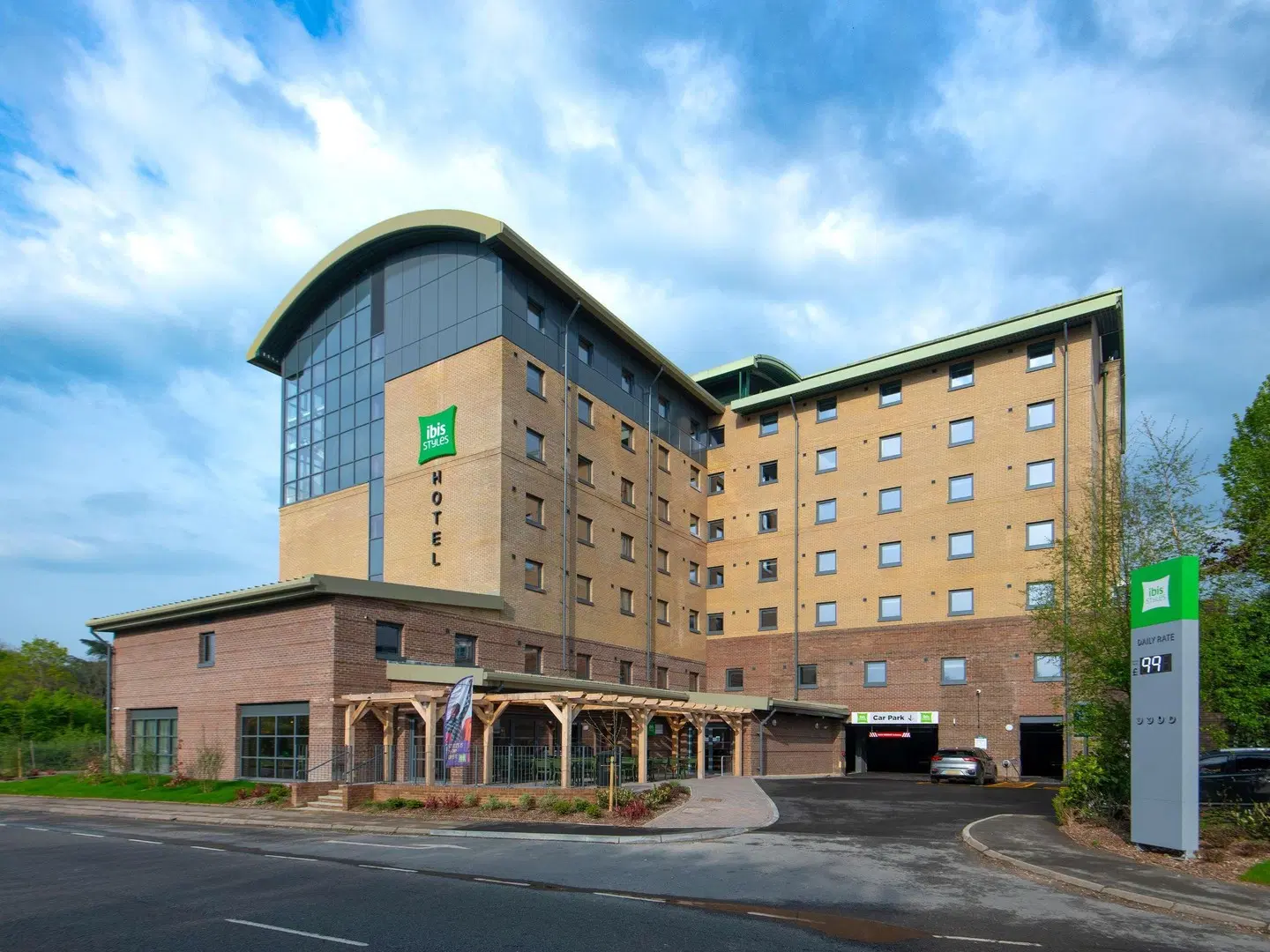 ibis London Gatwick Airport EXTERIOR