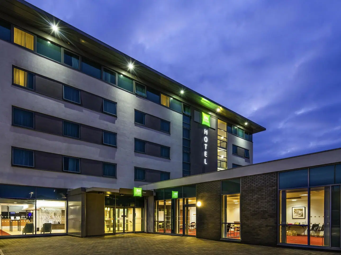 ibis Styles Crewe EXTERIOR