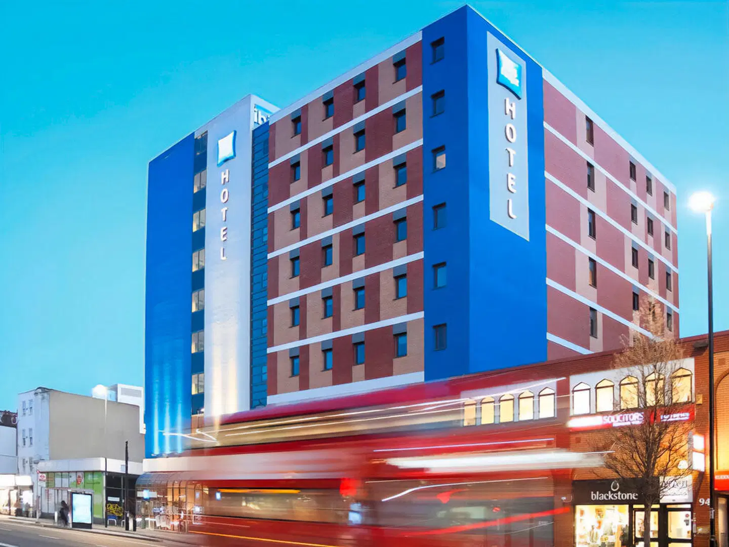 ibis budget London Whitechapel - inklusive NFL London Game Ticket EXTERIOR