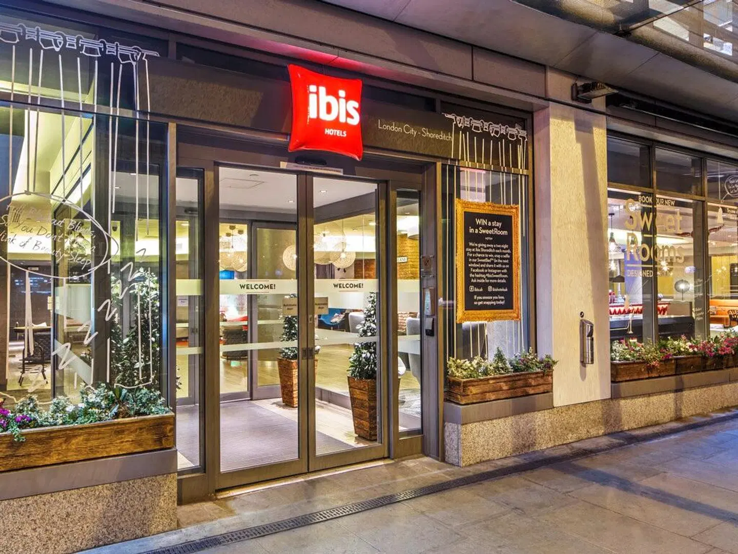 ibis London City Shoreditch - inklusive NFL London Game Ticket EXTERIOR