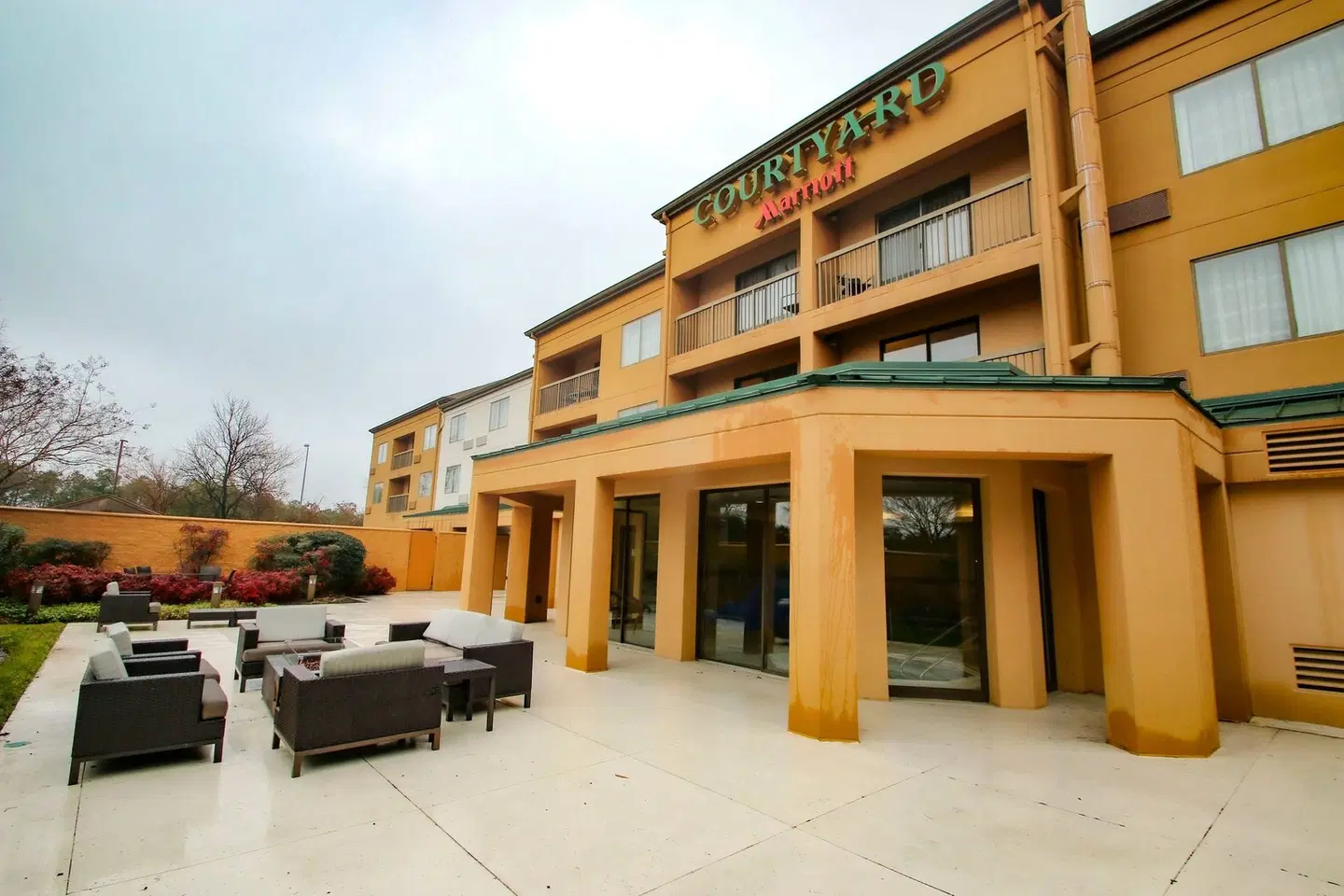 Courtyard by Marriott Chesapeake Greenbrier EXTERIOR