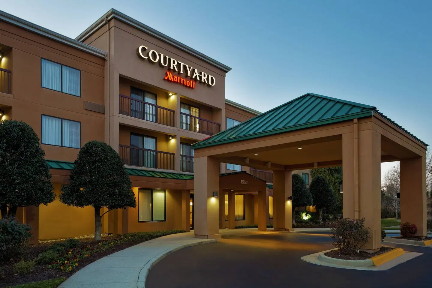 Courtyard by Marriott Chesapeake Greenbrier EXTERIOR