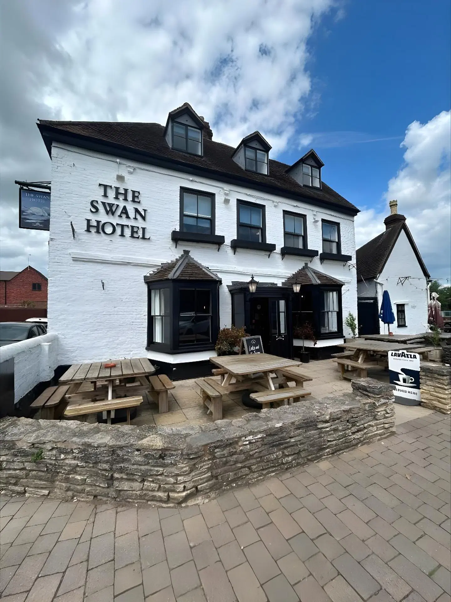 The Swan Hotel EXTERIOR