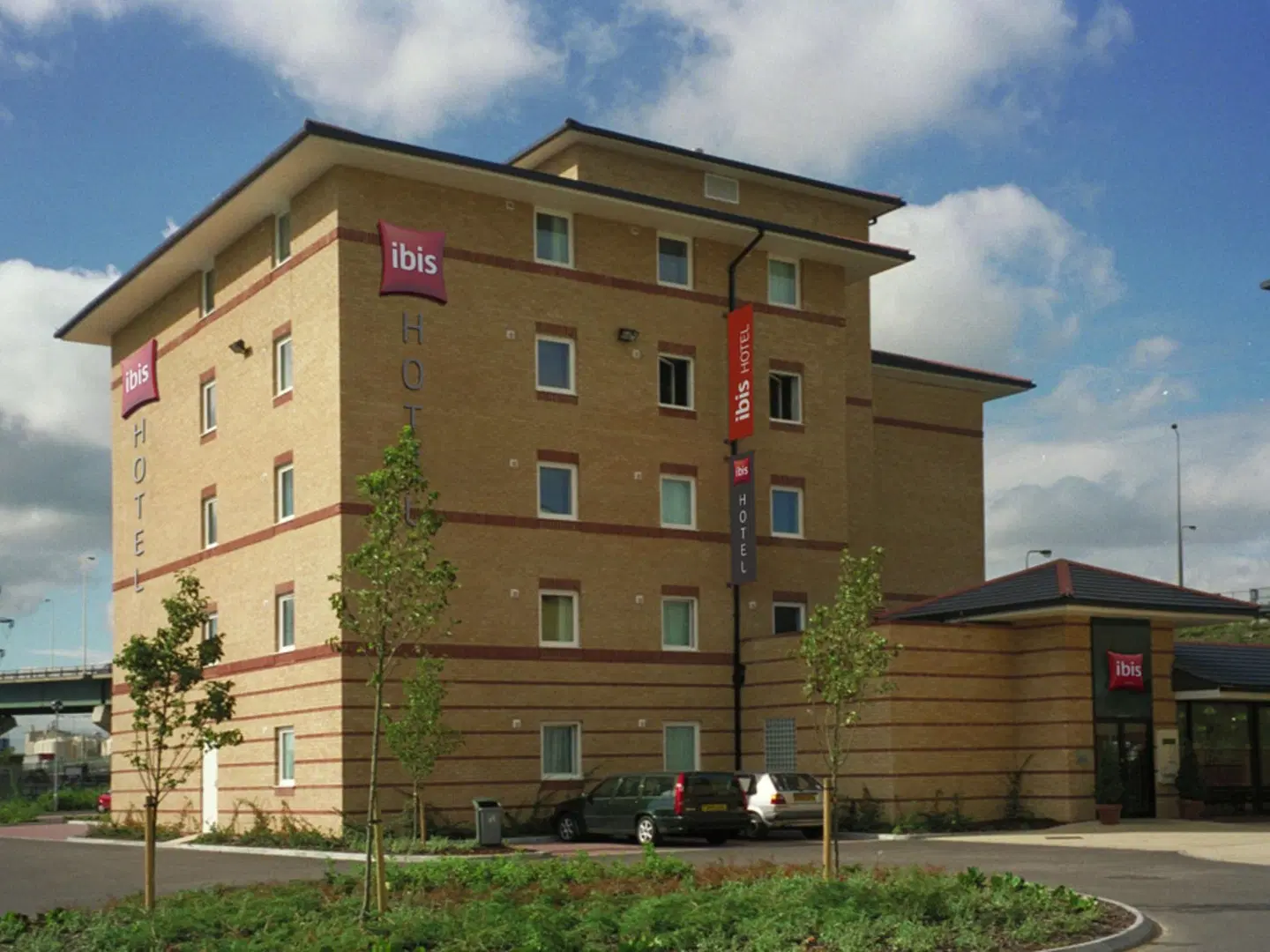 ibis London Thurrock M25 EXTERIOR