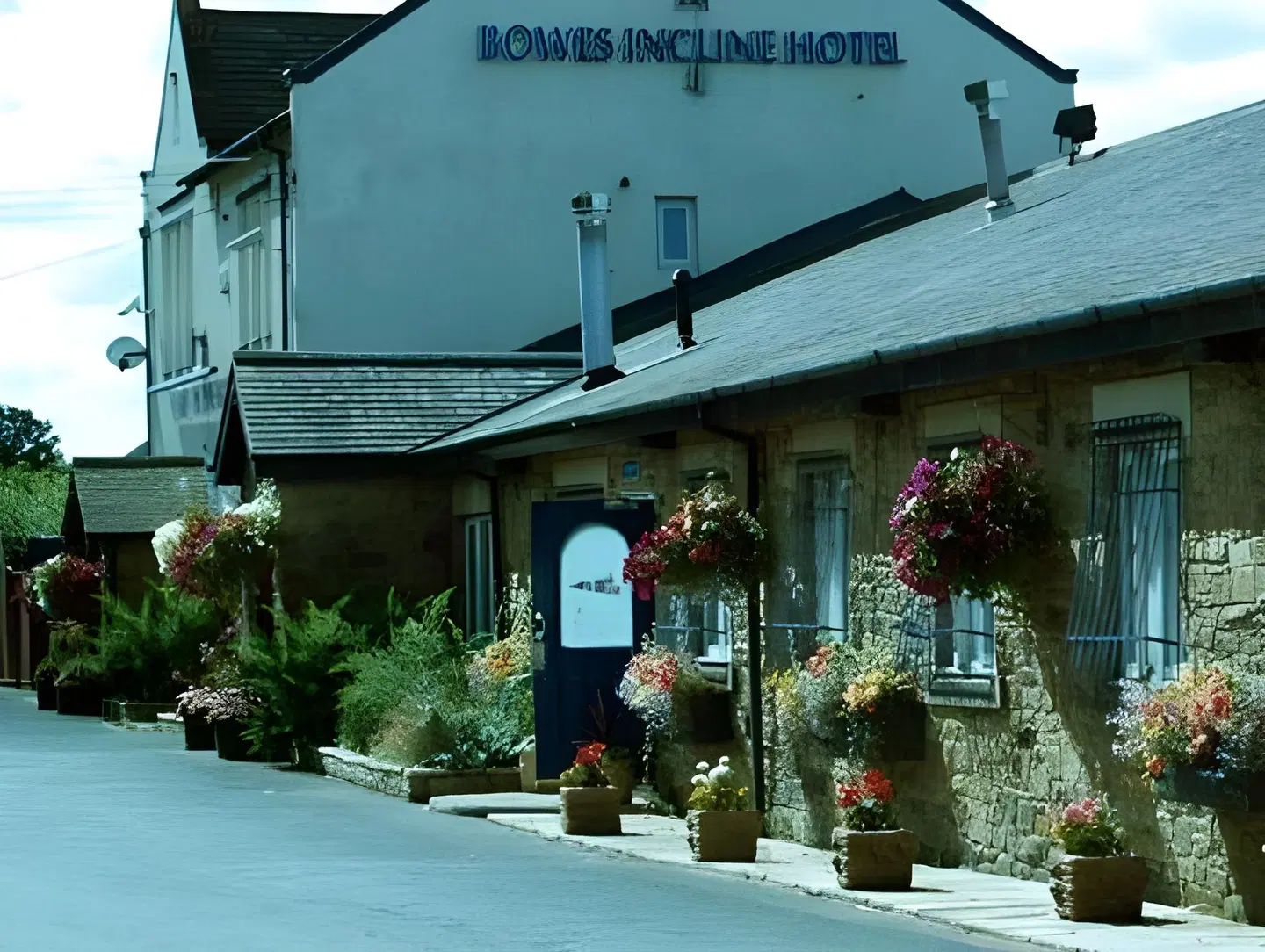 Bowes Incline EXTERIOR