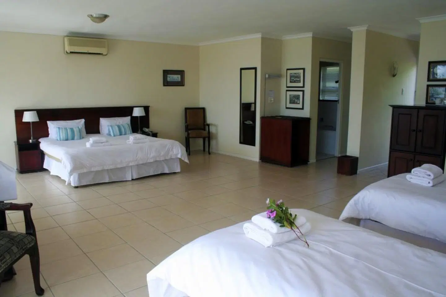 The Chapman Hotel & Conference Centre ROOM_EXAMPLE